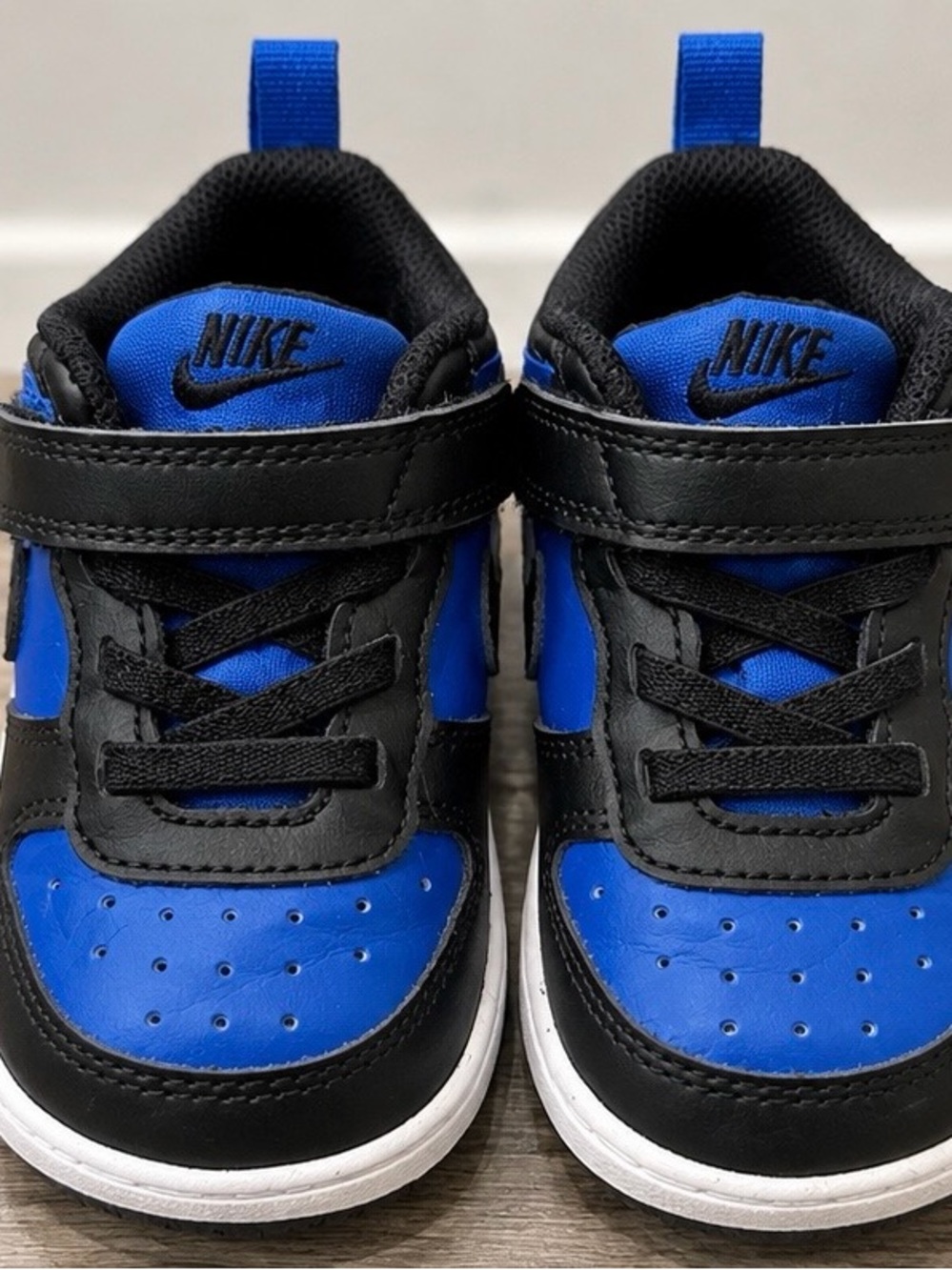 Nike Kids Royal Blue and Black Hook-and-Loop Sneakers